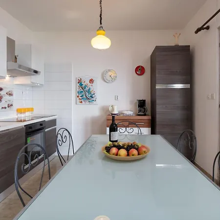 Nyaraló Barbara Mit Blick Auf Wasser By Interhome