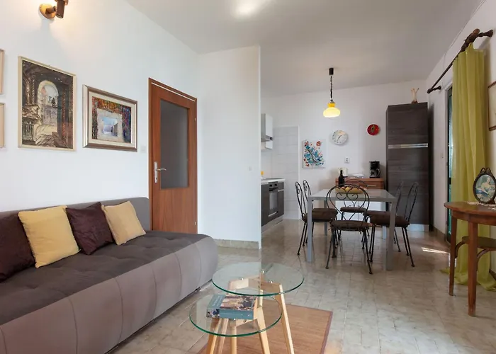 Barbara Mit Blick Auf Wasser By Interhome Nyaraló Trogir