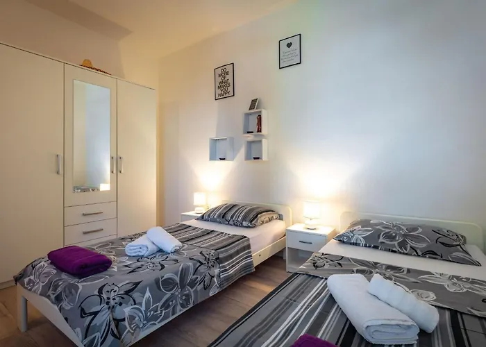 Nyaraló Barbara Mit Blick Auf Wasser By Interhome *