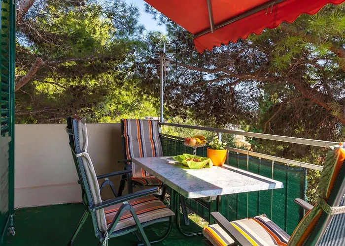 Barbara Mit Blick Auf Wasser By Interhome